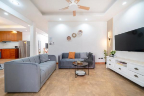 4BR Jazucci private home walk to Beach